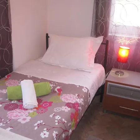 Green Hostel *
